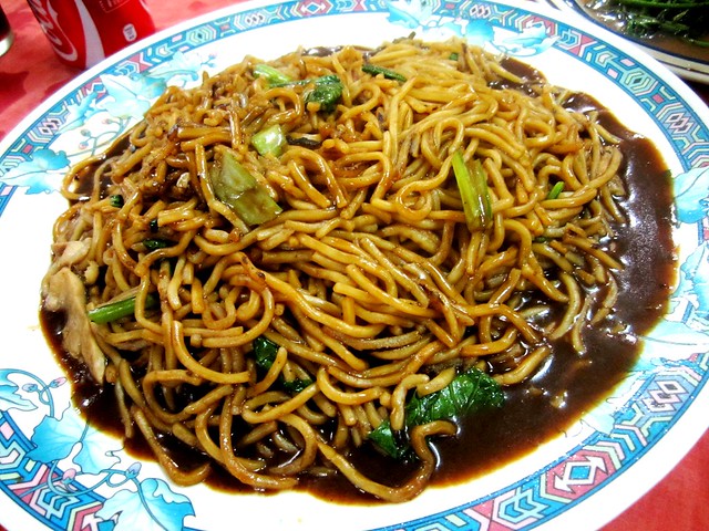 Foochow-style fried noodles outside