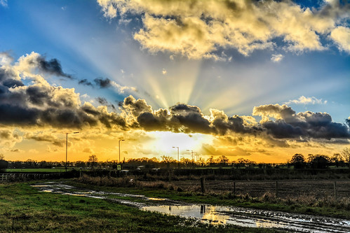 uk sky weather clouds nikon day skies cloudy atmosphere rays waterdroplets sunbeam icecrystals cloudscapes crepuscularrays seeingthelight atmosphericoptic d7100 nikonafsdxzoomnikkor1855mmf3556gedii cloudsstormssunsetssunrises