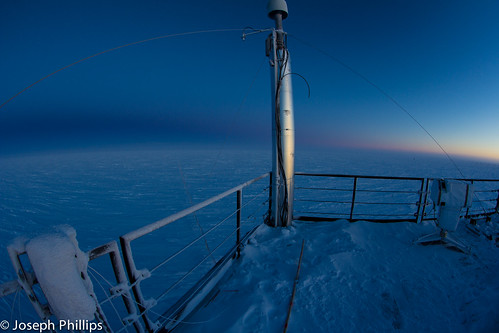 light shadow sun snow station sunrise scott earth south antarctica battle rise southpole amundsenscottsouthpolestation amundsen earthsshadow southpolestation amundsenscott shadowvslight