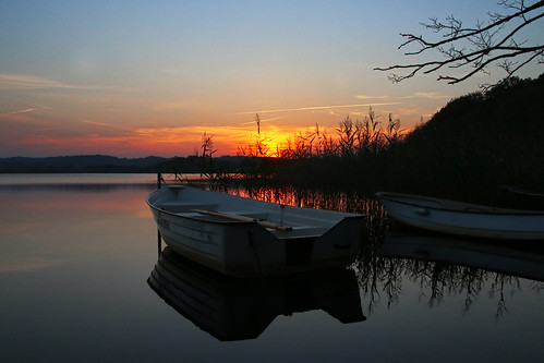 trees sunset sun lake reflection sol boats boat sonnenuntergang solnedgang både sø noplacelikehome silkeborg spejling skyporn søhøjlandet