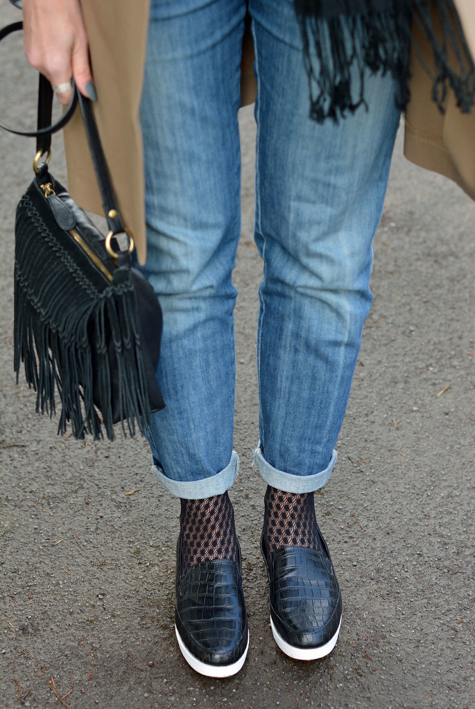 Long line camel blazer, boyfriend jeans, black slip on sneakers, patterned tights