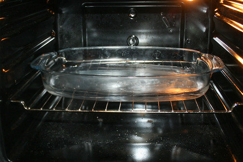 43 - Auflaufform in Ofen erhitzen / Heat casserole in oven