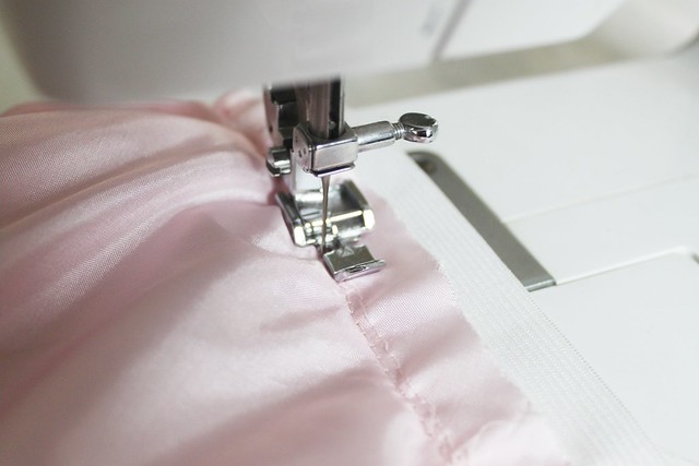 How to make a tulle skirt www.apairandasparediy.com