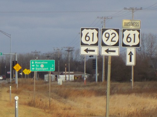 shields muscatine us61 distancesign muscatinecounty ia92 businessus61