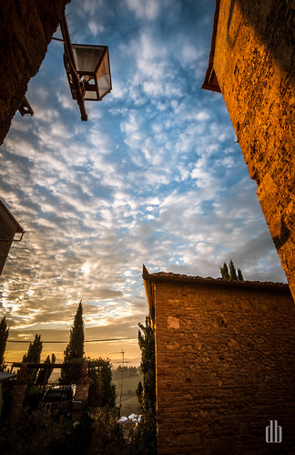 italien italy clouds sunrise lights tuscany bluehour sangimignano lichter toskana canonefs1022mm3545usm canoneos70d