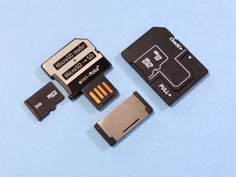 USBにも繋げられるSDカードアダプター