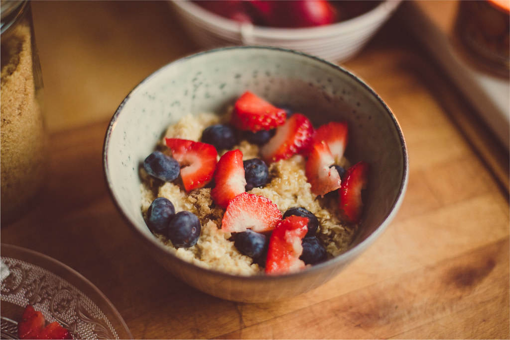 porridge with berries