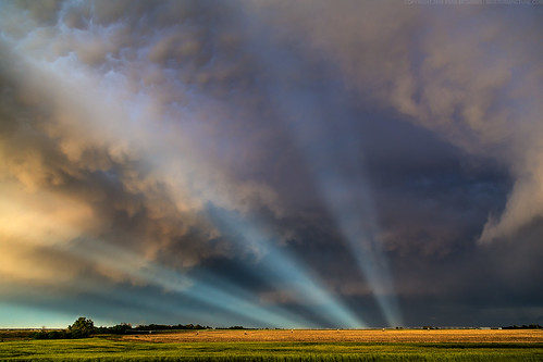 anticrepuscular rays sunset storm colorful whoa beamsoflight kansas