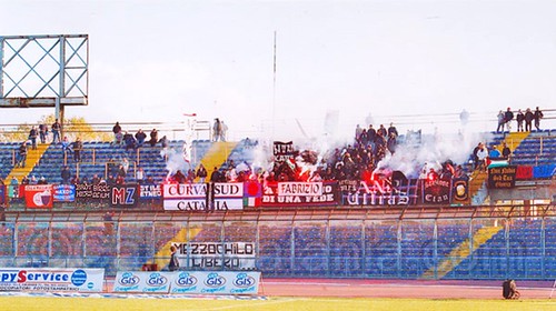 Tifosi rossazzurri all'Adriatico nel match del 2004/05