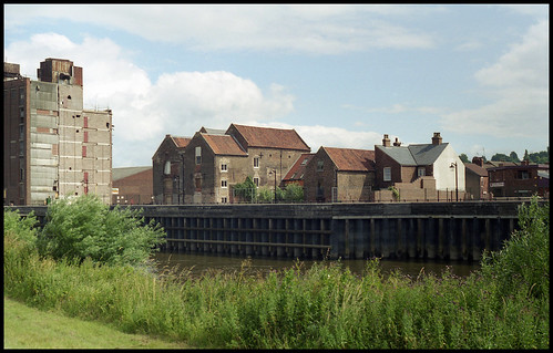 old uk england history mill film architecture port 35mm buildings river geotagged town factory kodak britain lincolnshire warehouse trent wharf epson analogue v600 grade2 listed gainsborough am1 carlzeiss gold100 jenaflex whittons commiecamera dn21