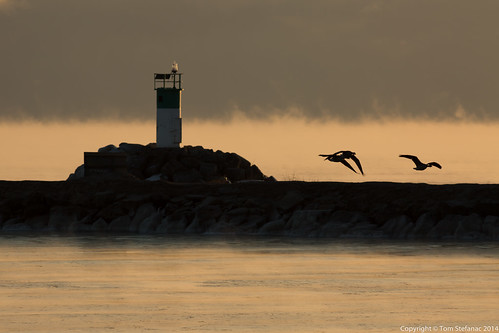 winter sunset lighthouse ontario canada cold weather lakeontario steaming bowmanville coldwater steamfog