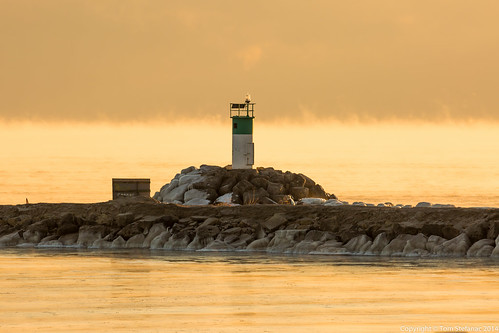 winter sunset lighthouse ontario canada cold weather lakeontario steaming bowmanville coldwater steamfog