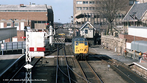 train diesel railway lincolnshire lincoln highstreet britishrail signalbox class31 brblue footbrige 31452 a1aa1a