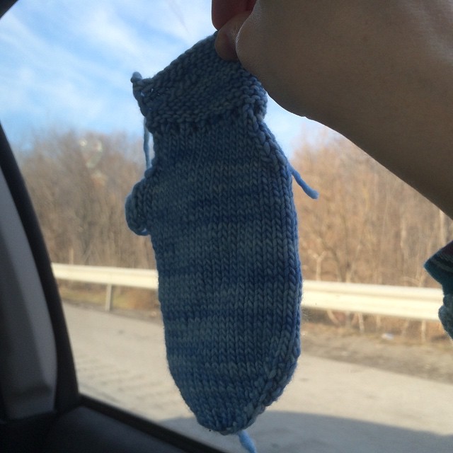 Nieceling S's mitten just needs a thumb (and a partner, of course!)
