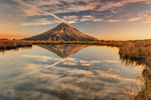 sunset newzealand sun mountain lake reflection clouds volcano mirror reflect nz taranaki mttaranaki canoneos5dmarkiii ef1635mmf4lisusm