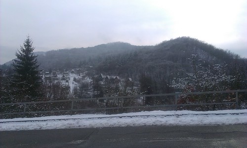 zvolen slovensko slovakia banskobystricky eslovaquia sidlisko barrio city zima sneh snow winter invierno nieve cesta road