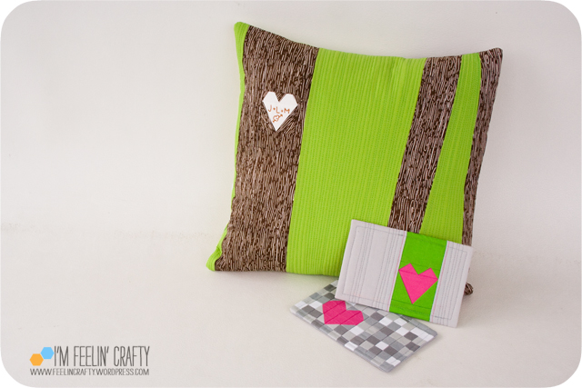 VdayPillow-withPostcards-ImFeelinCrafty
