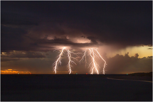sunset storm canon cg perth bolt lightning fremantle perthstorm therebeastormbrewin 5d3