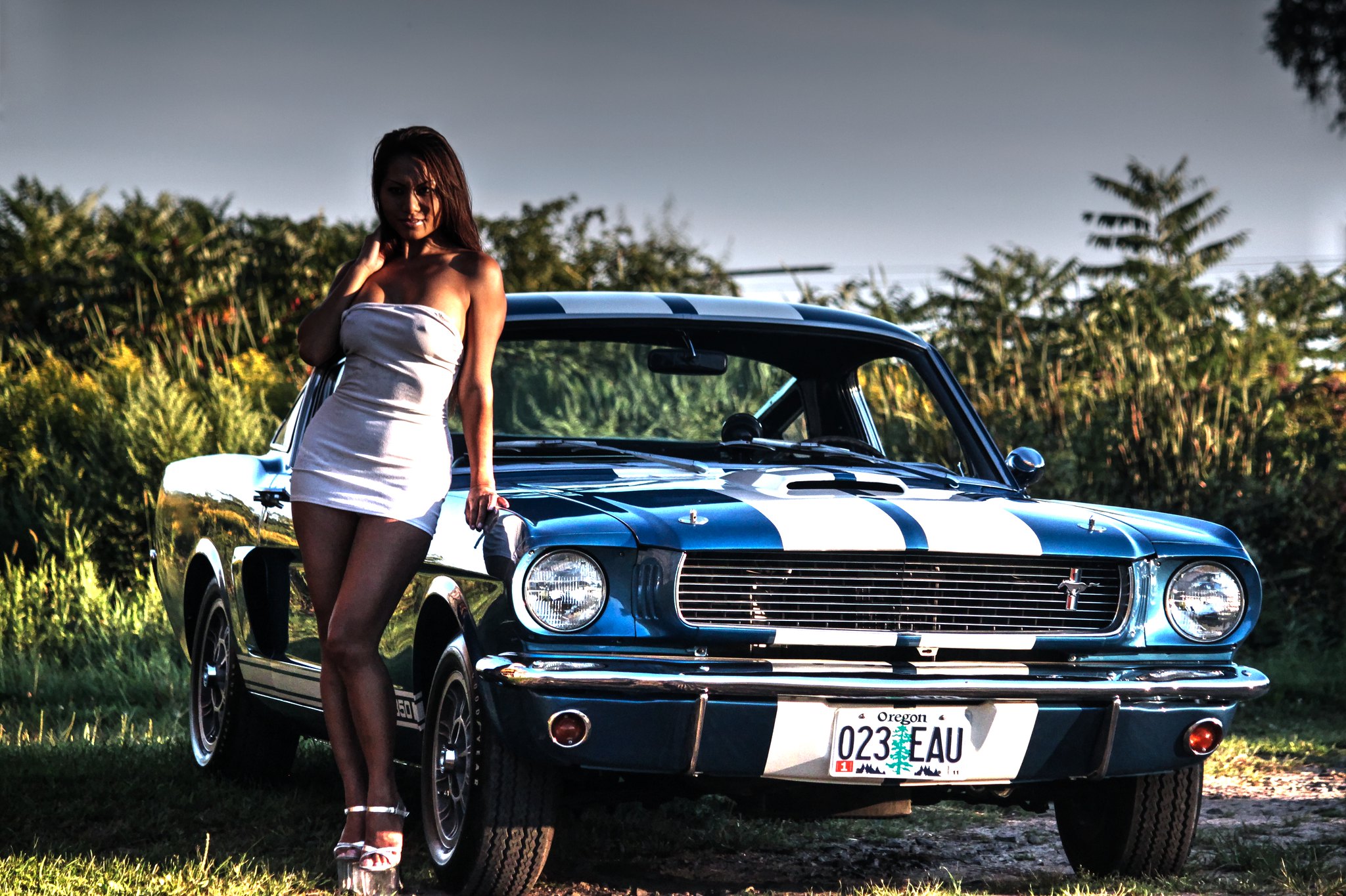 Girls with Mustangs from people of Flicker (HD) OK.