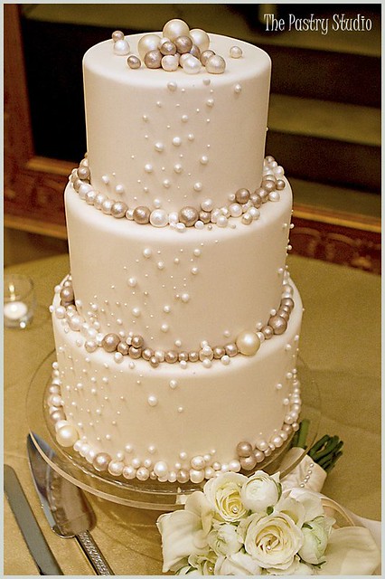Cake with Lovely Pearls