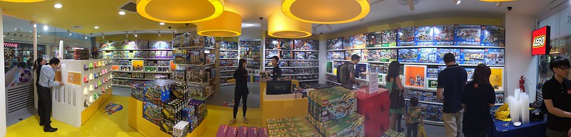 Panorama of Singapore's First LEGO Certified Store