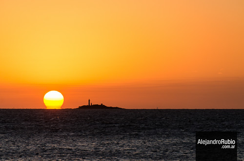 sunset orange costa lighthouse sol rio faro island uruguay atardecer agua horizon colonia puesta naranja isla horizonte alerubio farallón