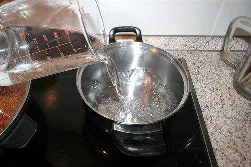 31 - Wasser für Reis aufsetzen / Bring water for rice to boil