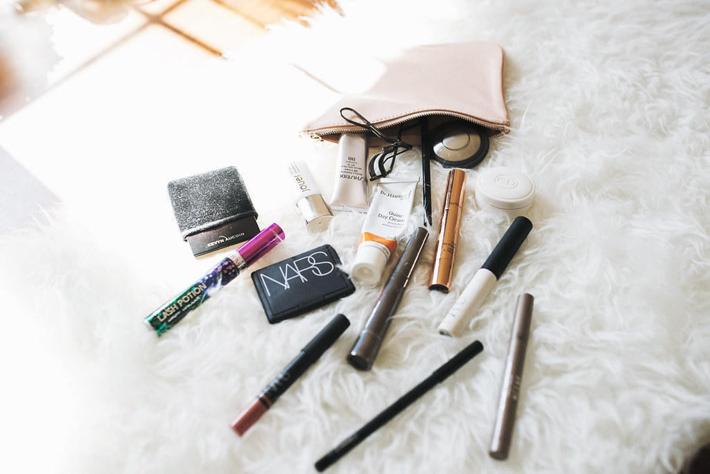 Whats in my makeup bag