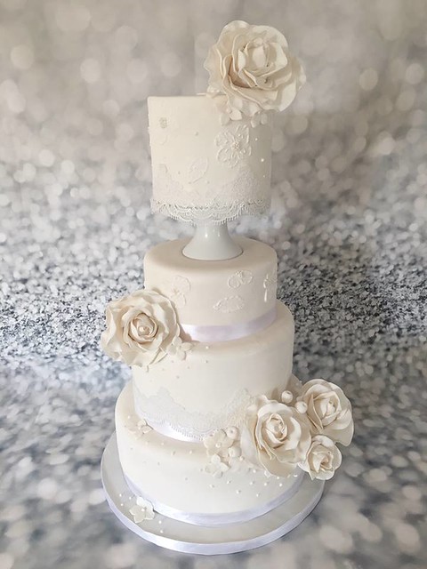 Cake by Lindsay Albon of White Lace Cakes