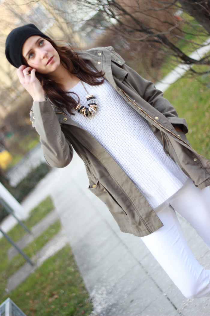 Outfit_All_White_Jeans_Parka 07