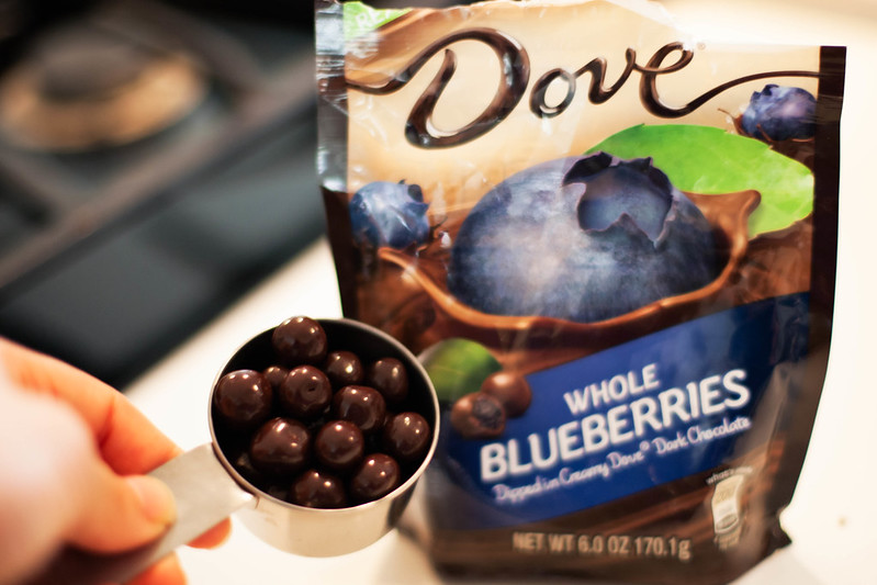 cute & little blog | dried blueberry almond chocolate bark recipe, dove fruits blueberries | #LoveDoveFruits