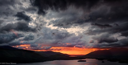light sunset red sky orange lake mountains clouds dusk lakedistrict cumbria derwentwater keswick fiery canonef1635mmf28liiusm