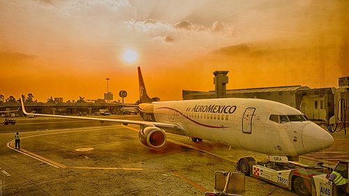 sunset sky méxico atardecer fly aeroplane cielo avión aeropuerto aviones vuelo aeroméxico aeropuertointernacionalbenitojuárez