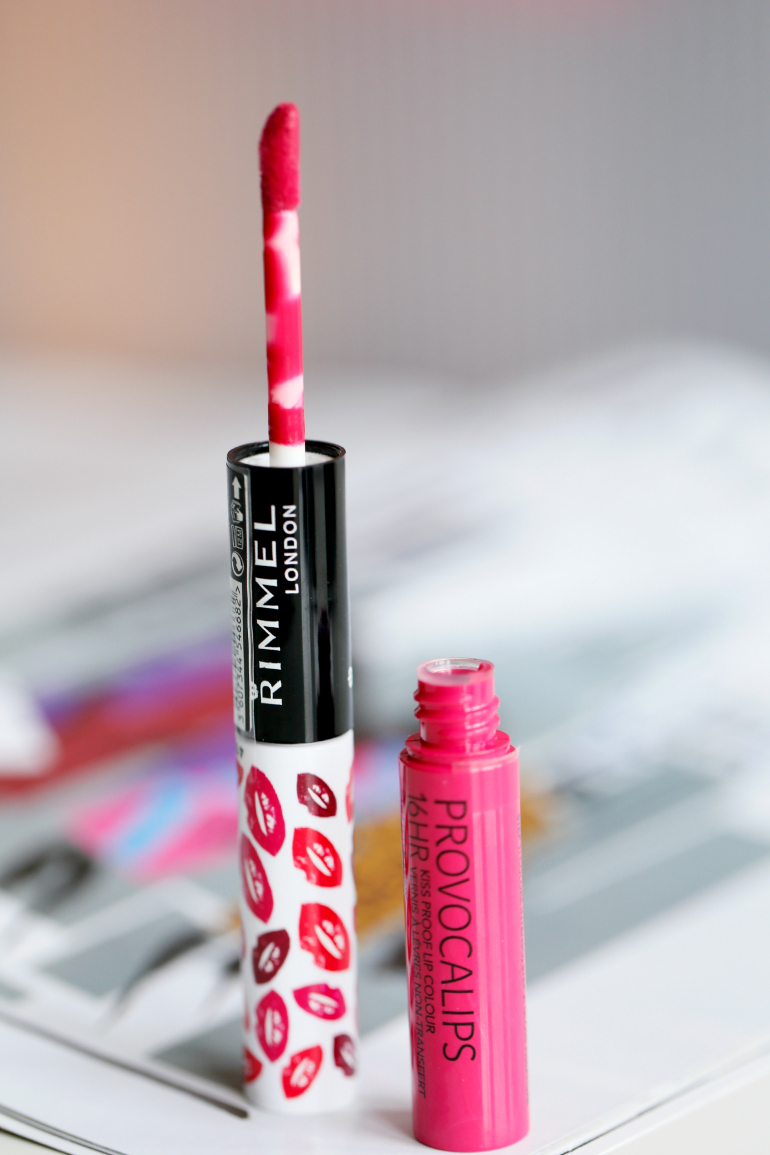 Rimmel Provocalips 16 hr Lip Colour Little Minx, rimmel provocalips, rimmel provocalips little minx, fashion blogger, fashion is a party, beautyblog, fuchsia lipstick, long lasting lipstick, coty benelux