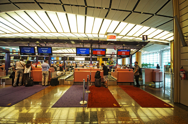 check-in counter for singapore airlines business class