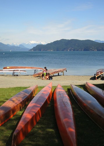 lake mountains beach boats wooden view lakeside canoes harrisonlake harrisonhotsprings sasquatchdays
