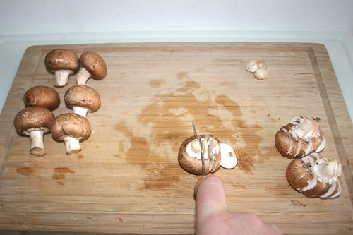 17 - Champignons in Scheiben schneiden / Cut mushrooms in slices