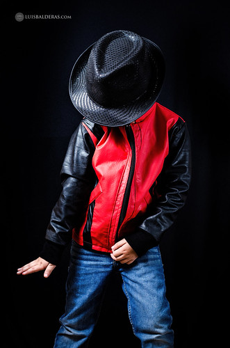red black hat 50mm michael fan hands nikon flash posing jackson jeans jacket speedlight 18g strobist yongnuo d5100