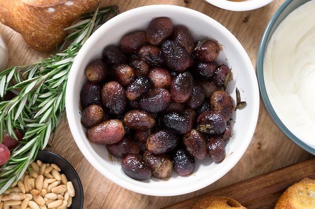 balsamic roasted grapes