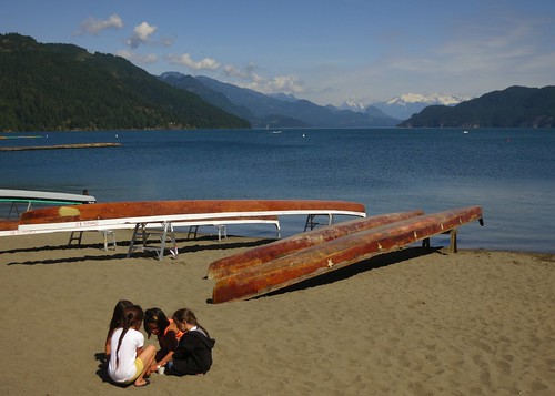 girls lake mountains beach children boats wooden sand view canoes harrisonlake harrisonhotsprings sasquatchdays