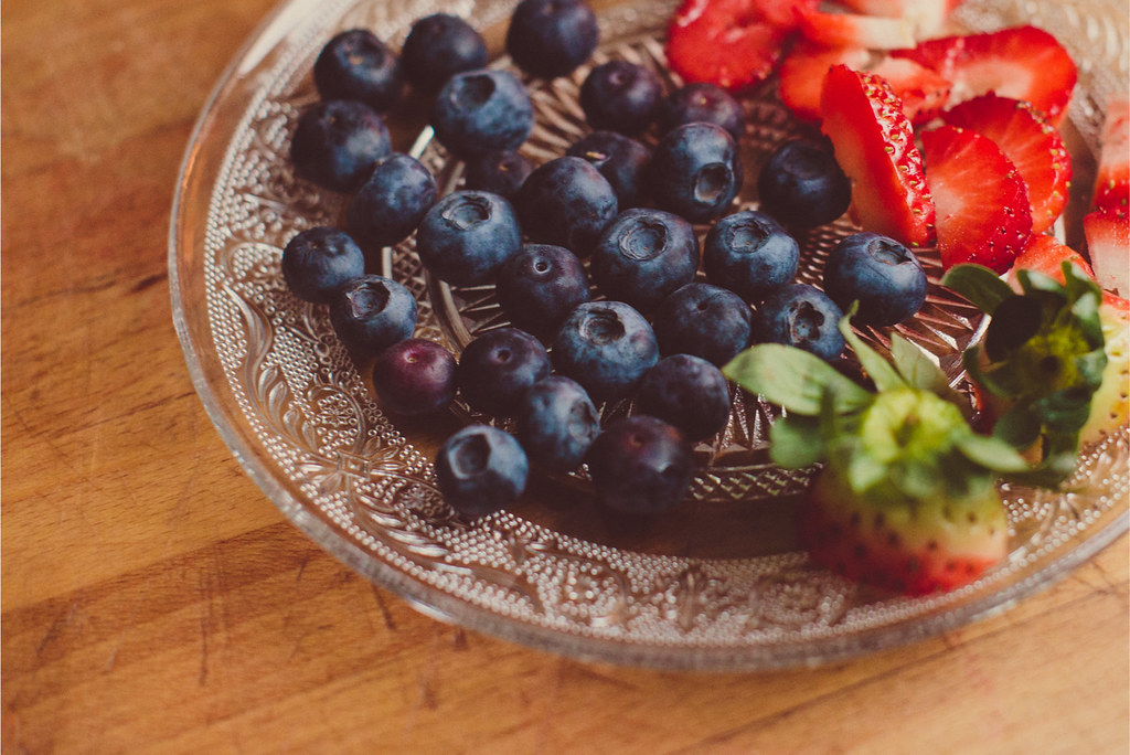 plate of berries