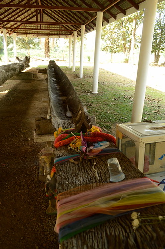 thailand boat shrine antique religion buddhism transportation dugout chiangrai relic ironwood ประเทศไทย ศาสนาพุทธ wiangchai hopnea