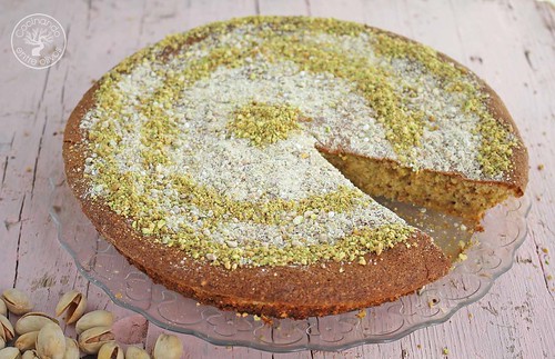 Tarta de almendras, pistacho y mascarpone www.cocinandoentreolivos.com (22)