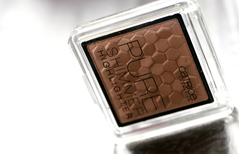 Catrice Nude Purism Pure Shimmer Highlighter, fashion is a party, beautyblog, fashion blogger, catrice highlighter, catrice nude purism highlighter, Catrice Nude Purism Pure Shimmer Highlighter review, catrice nude purism review, catrice nude purism collectie