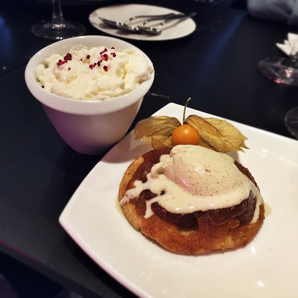 Cheesecake & Tatín de manzana con helado de vainilla