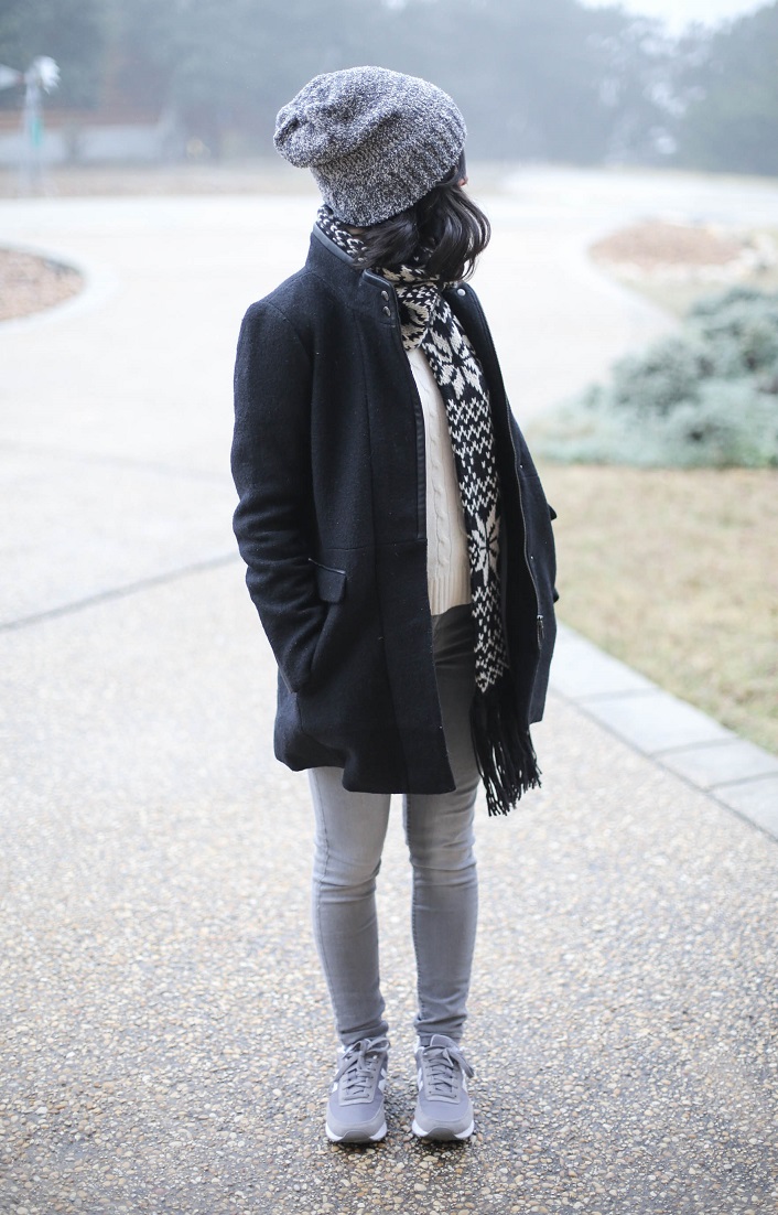 austin style blogger, casual winter outfit ideas, forever 21 beanie, printed scarf, H&M grey denim jeans, grey new balance sneakers, austin texas style blogger, austin fashion blogger, austin texas fashion blog