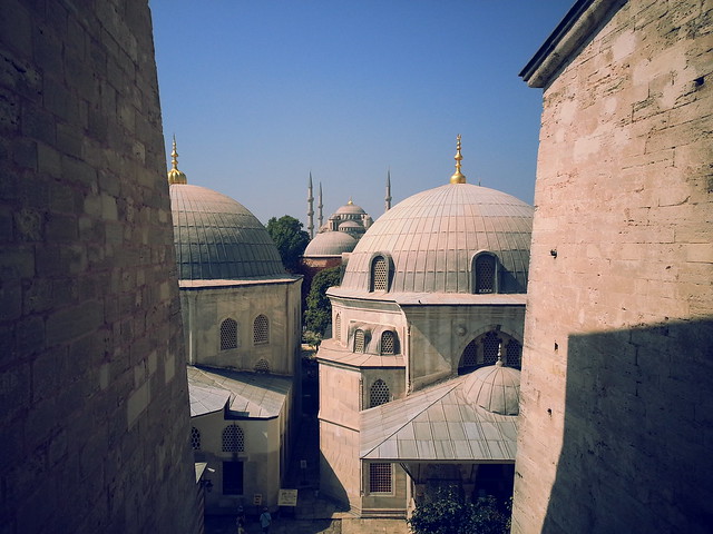 les domes de l'église Ste-Sophie et de la mosquée du Sultan Ahmet