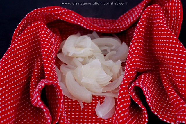 How To Make An Onion Poultice For Kids