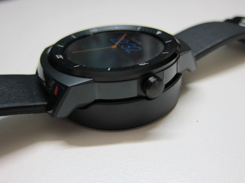 LG G Watch R - On Magnetic Charger