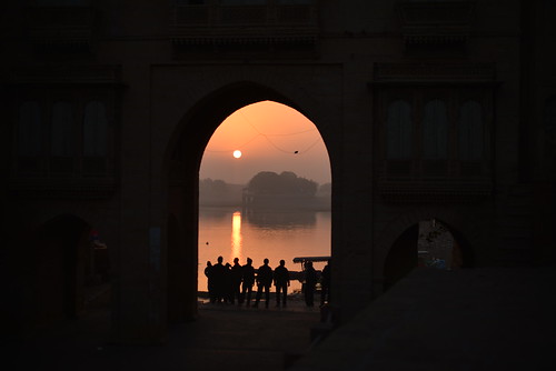 morning people silhouette sunrise 50mm doorway jaisalmer rajasthan d800 gadisarlake